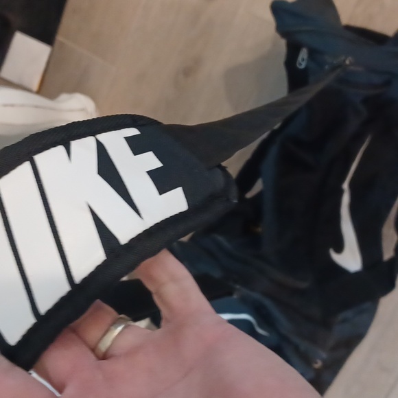 Large Nike Alvernia University Soccer duffle bag Team Issue - Picture 3 of 6